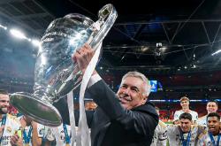 包含欧冠赛前走向成谜，斯图加特止住颓势，质疑声仍在，轮换策略成焦点的词条爱游戏体育