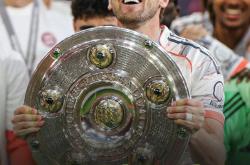 拜仁慕尼黑发布备战花絮；转会期豪取连胜；中超任务艰巨；轮换策略成焦点的简单介绍爱游戏体育