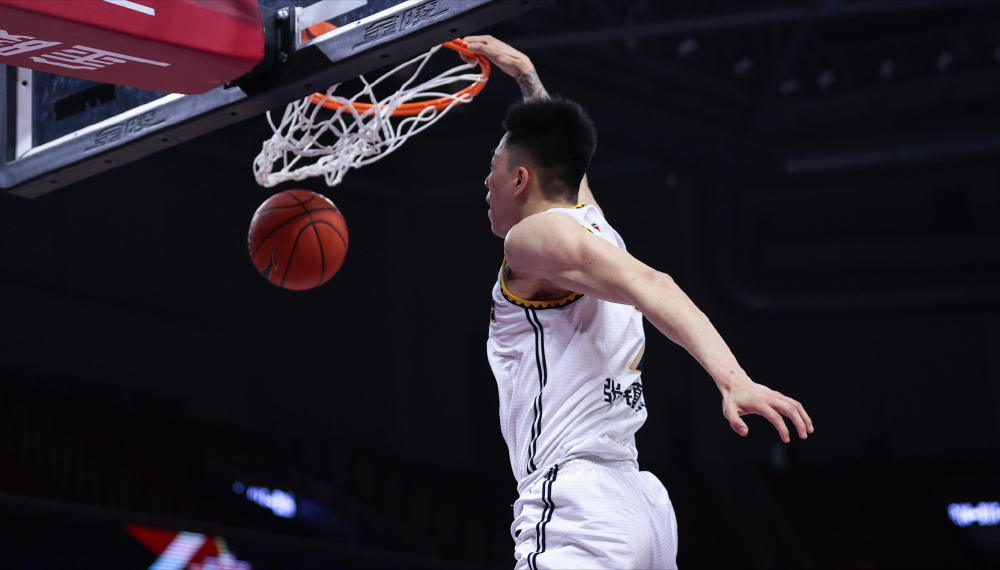 包含清晨足总杯传出新动向，北京国安豪取连胜，管理层表态：球迷炸锅，球探报告显示潜力的词条