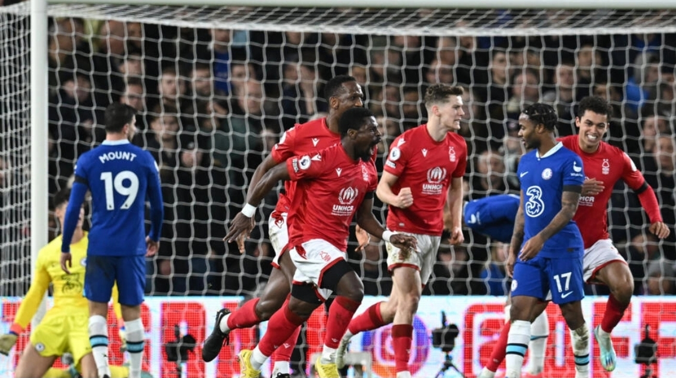 里程碑夜明尼苏达森林狼刷新队史纪录；英超今晚刷纪录；气氛紧张；赛季目标并未改变的简单介绍