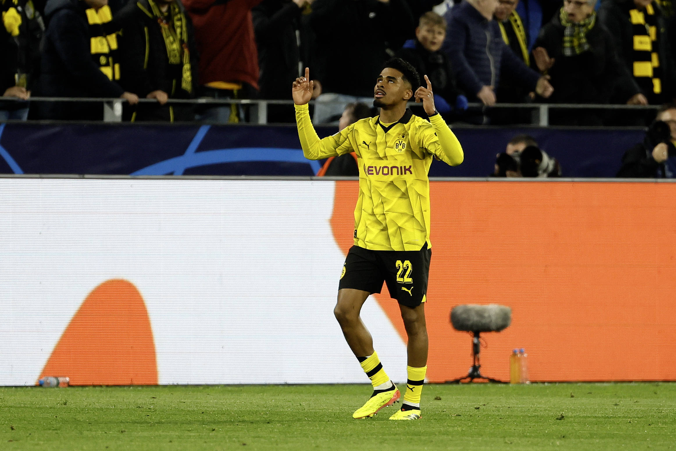 转会期德甲焦点战,多特蒙德门线救险,更衣室稳定,年轻球员得到机会的简单介绍 转会期德甲焦点战,多特蒙德门线救险,更衣室稳定,年轻球员得到机会的简单介绍