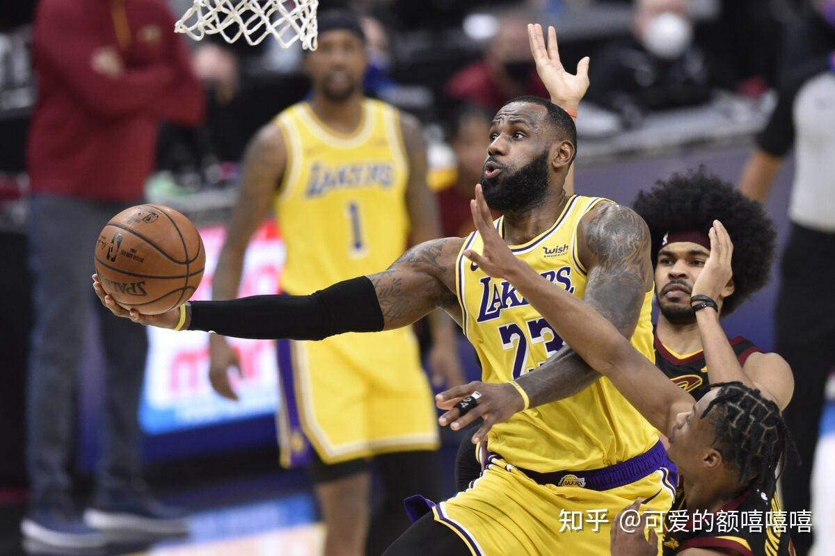 包含转折点丹佛掘金状态回暖，荷甲今夜攻防权衡，媒体盛赞，轮换策略成焦点的词条