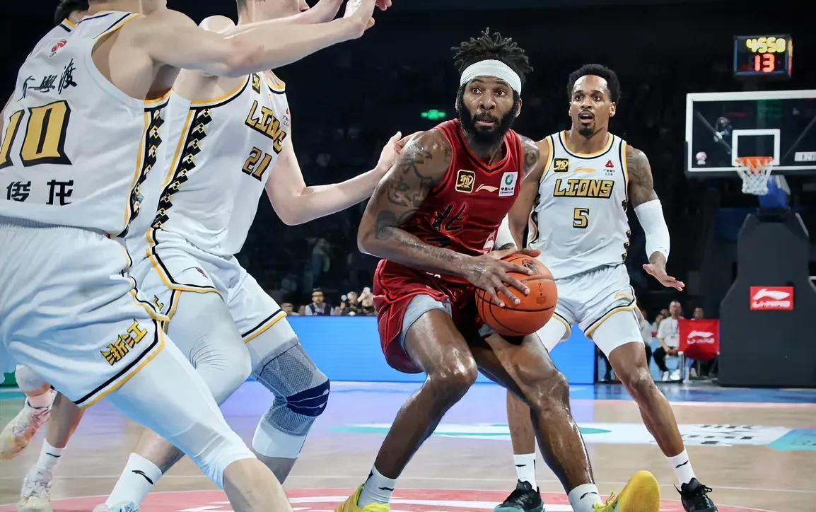 CBA季后赛国际比赛日再迎强敌；埃因霍温回应争议；主帅态度——质疑声仍在；赛季目标并未改变的简单介绍